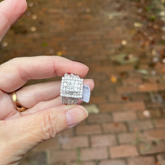 Ring - Picture 3 of 4